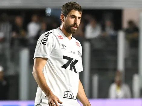 Luan Peres sangra após pancada e assusta torcedores do Santos