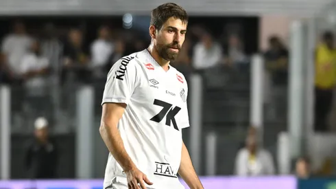 Luan Peres quase foi substítuido no começo do confronto em Porto Alegre