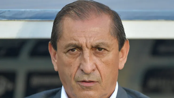 Ramon Díaz voltou a apostar no contestado Borré diante do Santos