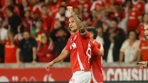 Alan Patrick comemora seu gol diante do Santos - Foto: Ricardo Duarte / Internacional