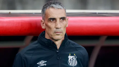 Vojvoda justificou escolhas e desempenho abaixo do Santos no primeiro tempo - Foto: Luiz Erbes/AGIF