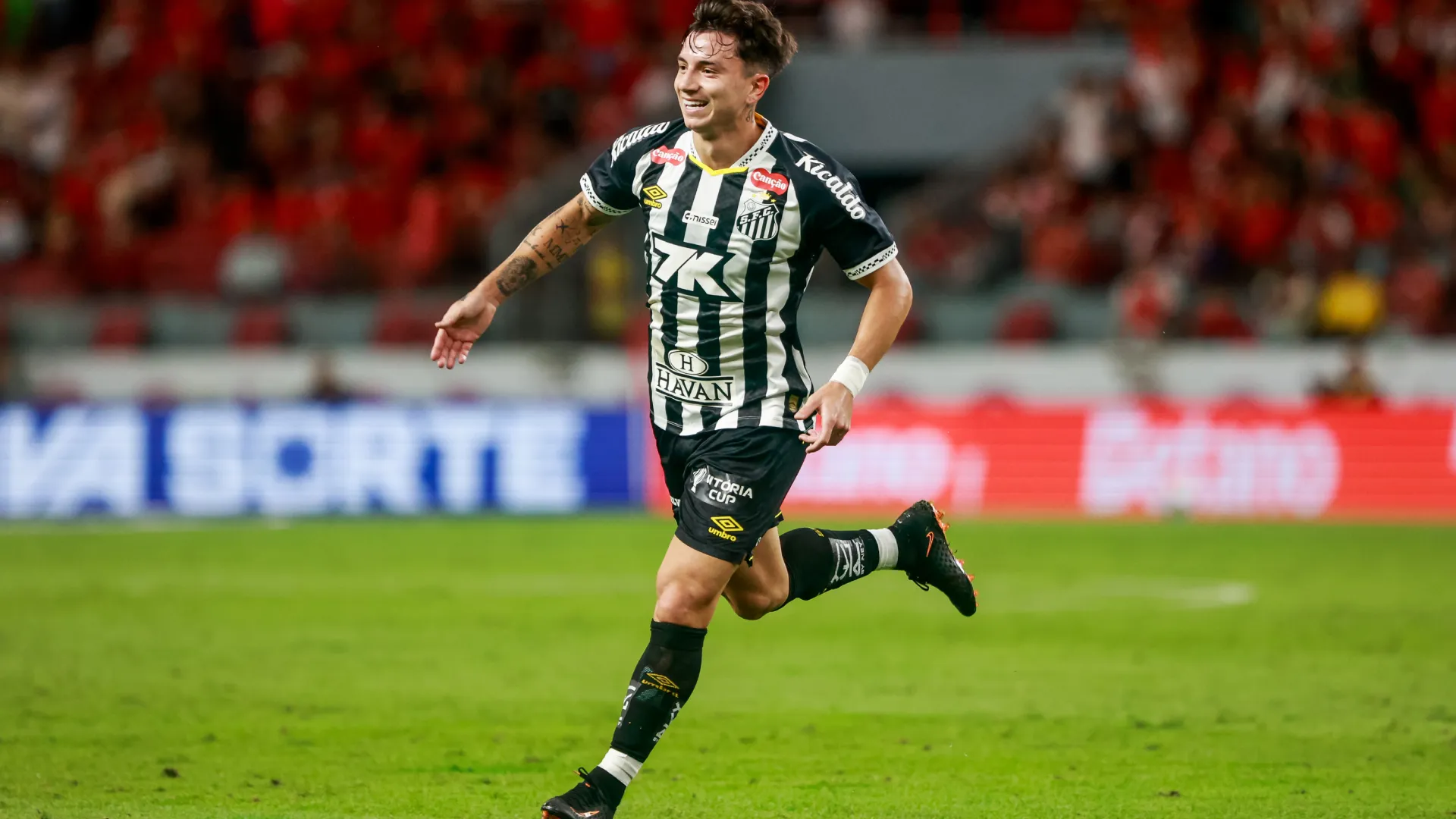 Barreal comemorando pelo Santos contra o Inter – Foto: Luiz Erbes/AGIF