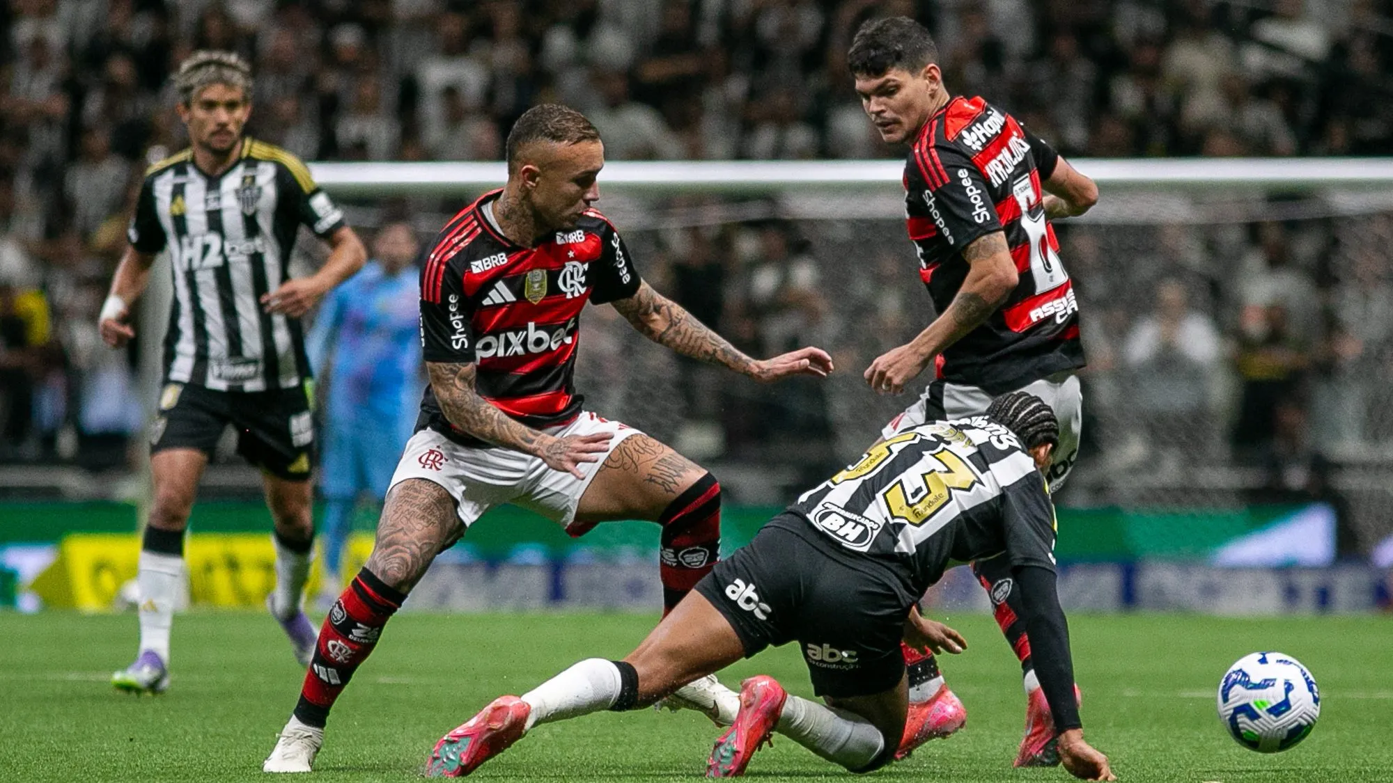 Partida promete muitas emoções - Foto: Fernando Moreno/AGIF.