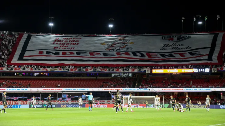 SP - SAO PAULO - 24/08/2025 - BRASILEIRO A 2025, SAO PAULO X ATLETICO-MG - Torcedores do Sao Paulo durante a partida contra o Atletico no estadio Morumbis em Sao Paulo (SP), pelo campeonato Brasileiro A 2025. Foto: Marlon Costa/AGIF