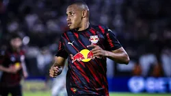 SP - BRAGANCA PAULISTA - 16/11/2025 - BRASILEIRO A 2025, BRAGANTINO X ATLETICO-MG - Jhon Jhon jogador do Bragantino durante partida contra o Atletico-MG no estadio Cicero De Souza Marques pelo campeonato Brasileiro A 2025. Foto: Fabio Giannelli/AGIF