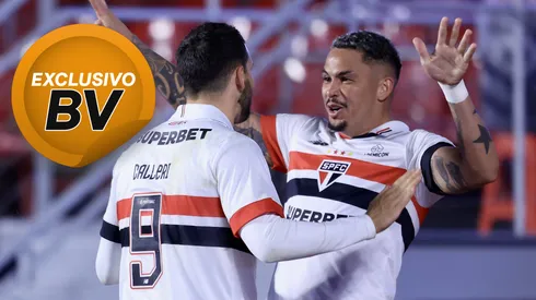 Luciano jogador do São Paulo comemora seu gol com Calleri jogador da sua equipe durante partida contra o Goiás no estádio Morumbi pelo campeonato Copa Do Brasil 2024. Foto: Marcello Zambrana/AGIF