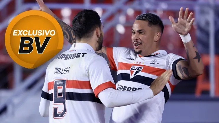 Luciano jogador do São Paulo comemora seu gol com Calleri jogador da sua equipe durante partida contra o Goiás no estádio Morumbi pelo campeonato Copa Do Brasil 2024. Foto: Marcello Zambrana/AGIF