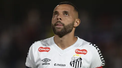 Guilherme jogador do Santos durante partida contra o Bragantino no estadio Cicero De Souza Marques pelo campeonato Brasileiro A 2025. Foto: Anderson Romao/AGIF