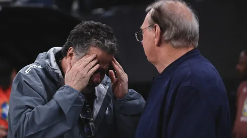 SP - SAO PAULO - 20/11/2025 - BRASILEIRO A 2025, CORINTHIANS X SAO PAULO - Osmar Stabile presidente do Corinthians e Julio Casares presidente do Sao Paulo durante partida no estadio Arena Corinthians pelo campeonato Brasileiro A 2025. Foto: Ettore Chiereguini/AGIF