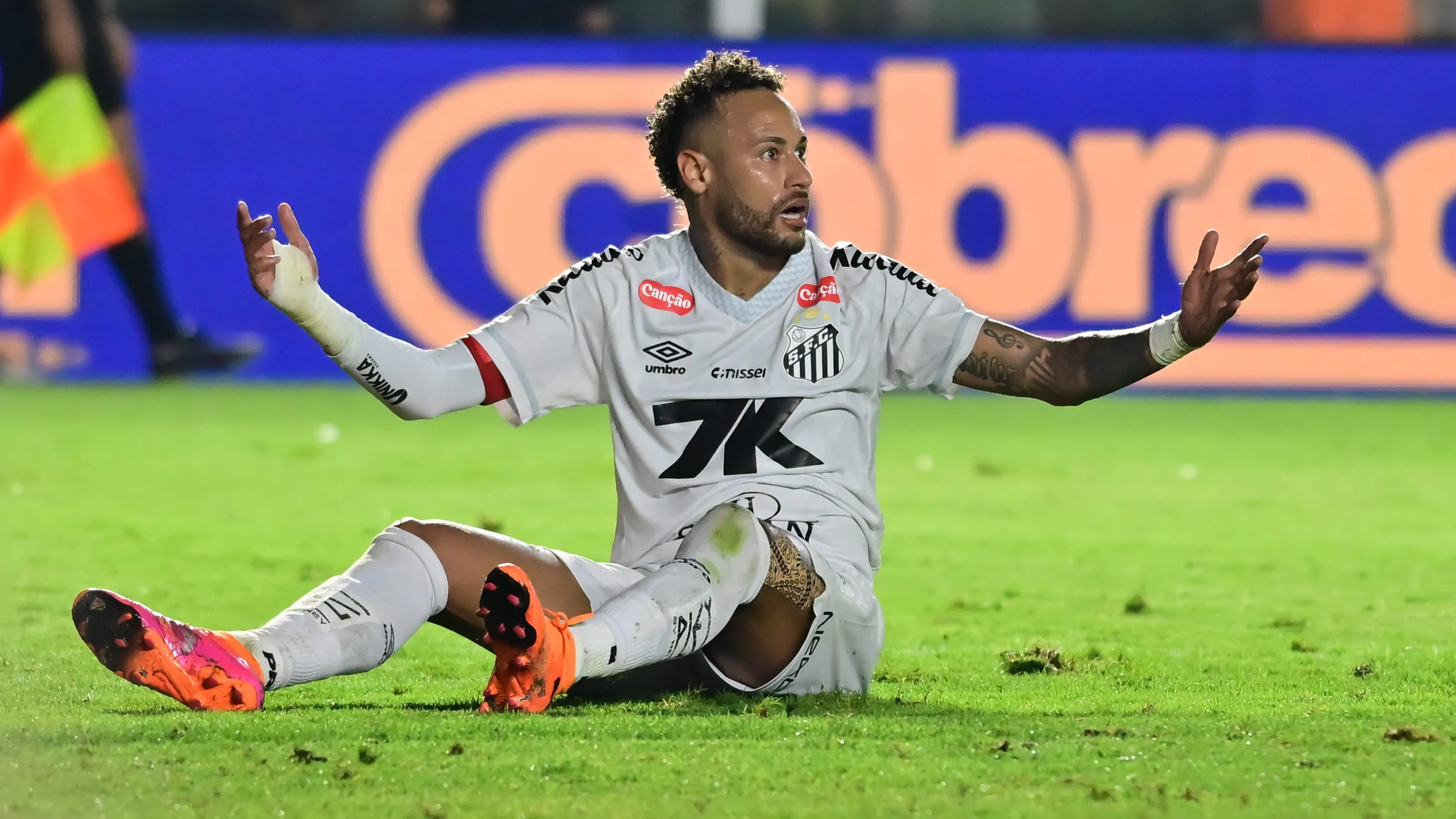 Neymar sentiu dores contra o Mirassol - Foto: Jota Erre/AGIF.