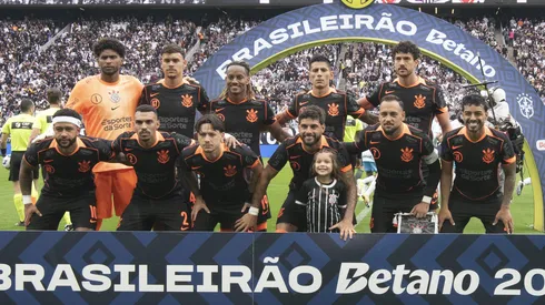 Jogadores do Corinthians posam para foto antes na partida contra Gremio no estadio Arena Corinthians pelo campeonato Brasileiro A 2025. Foto: Anderson Romao/AGIF