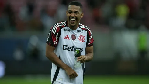 PE - SAO LOURENCO DA MATA - 15/11/2025 - BRASILEIRO A 2025, SPORT X FLAMENGO - Samuel Lino jogador do Flamengo durante a partida contra o Sport na Arena de Pernambuco, pelo Campeonato Brasileiro A 2025. Foto: Marlon Costa/AGIF