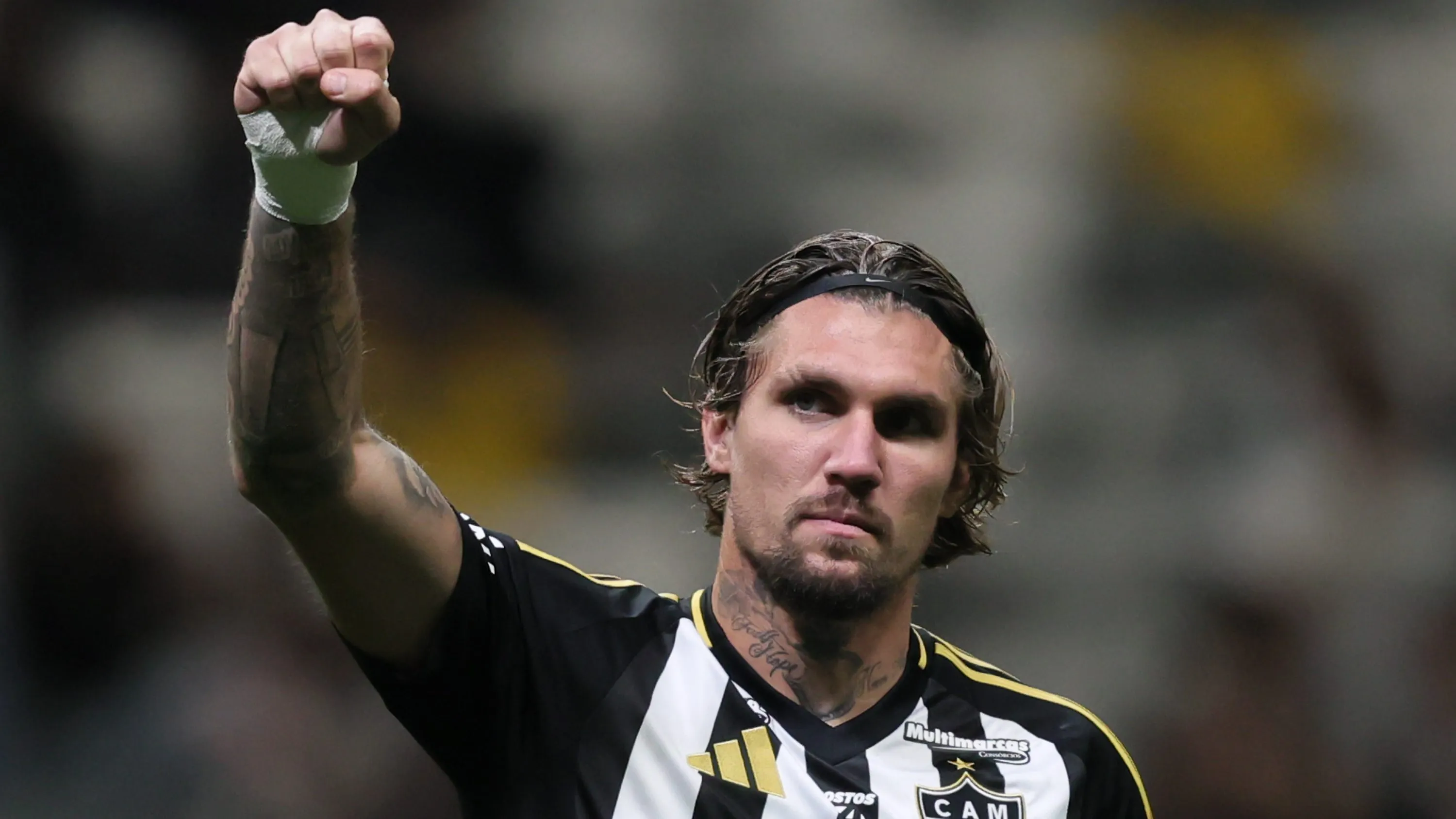 Lyanco se referiu ao Atlético como um amor de família – Foto: Gilson Lobo/AGIF