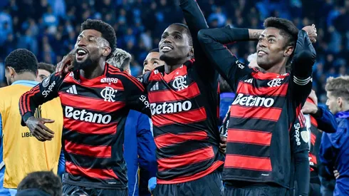 Jogadores do Flamengo comemorando o empate com o Racing na Argentina: 0 a 0 que valeu vaga na final