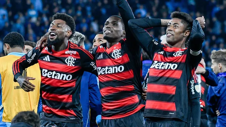 Jogadores do Flamengo comemorando o empate com o Racing na Argentina: 0 a 0 que valeu vaga na final