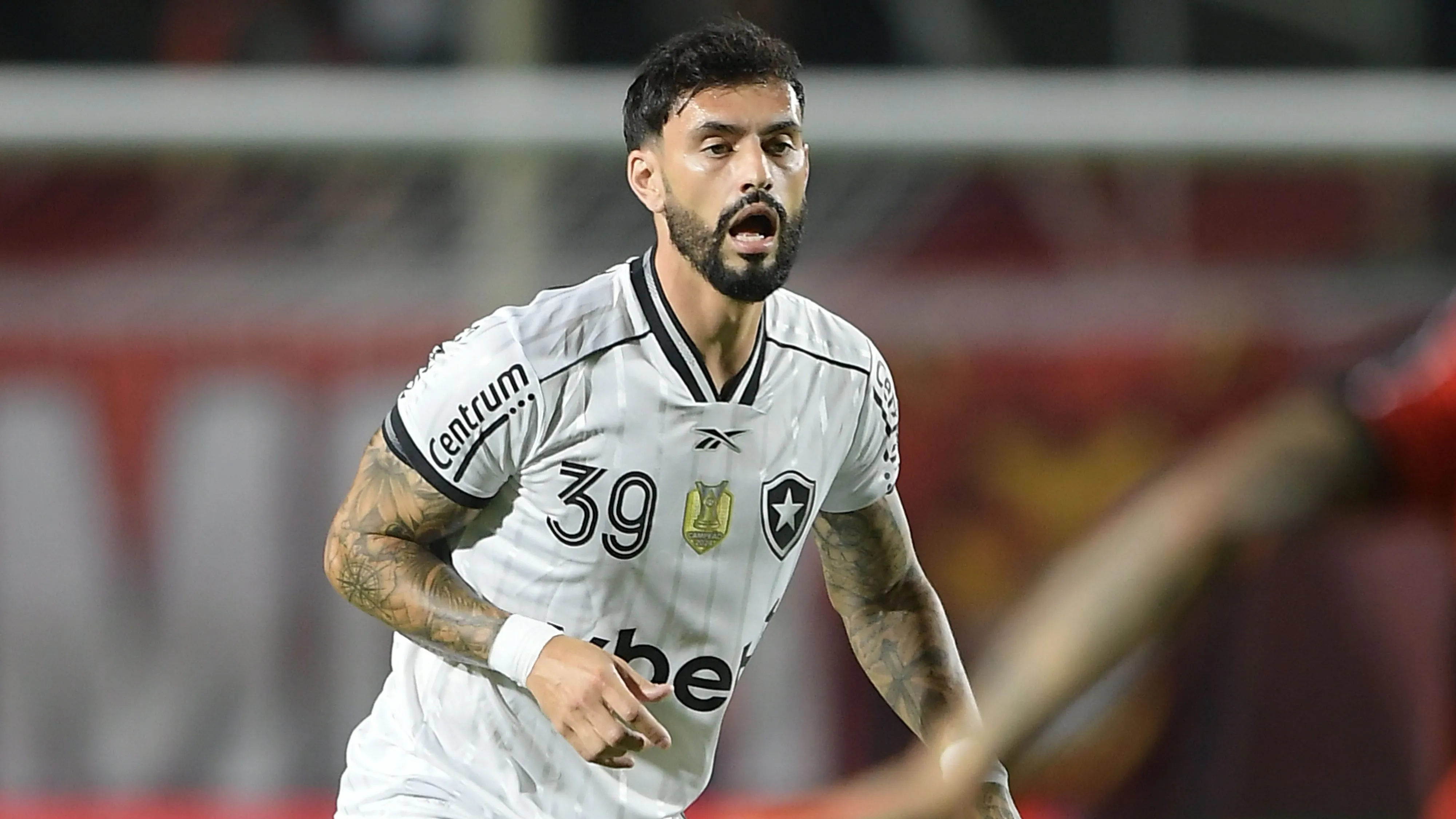 Mastriani jogador do Botafogo durante partida contra o Vitoria no estadio Barradao pelo campeonato Brasileiro A 2025. Foto: Jhony Pinho/AGIF