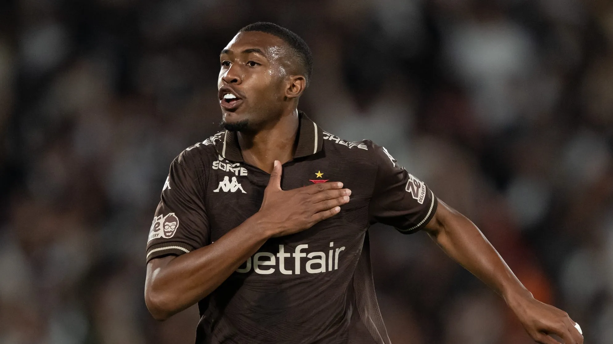 Rayan jogador do Vasco comemora seu gol durante partida contra o Fluminense – Foto: Jorge Rodrigues/AGIF