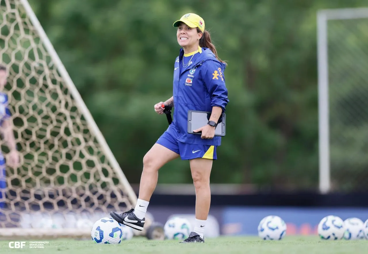Camilla Orlando comandando a Seleção Sub-20. Foto: Rafael Ribeiro/CBF