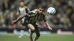 Dudu fez belíssima jogada para cima de Emerson Royal e deu assistência para gol de Bernard