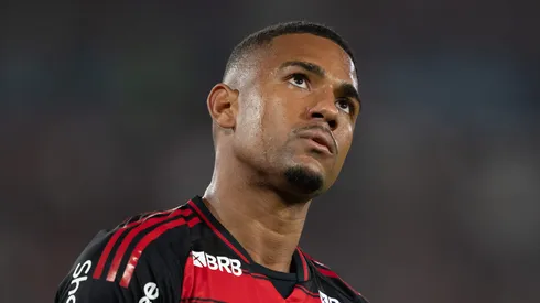 Samuel Lino perdeu três chances de gol