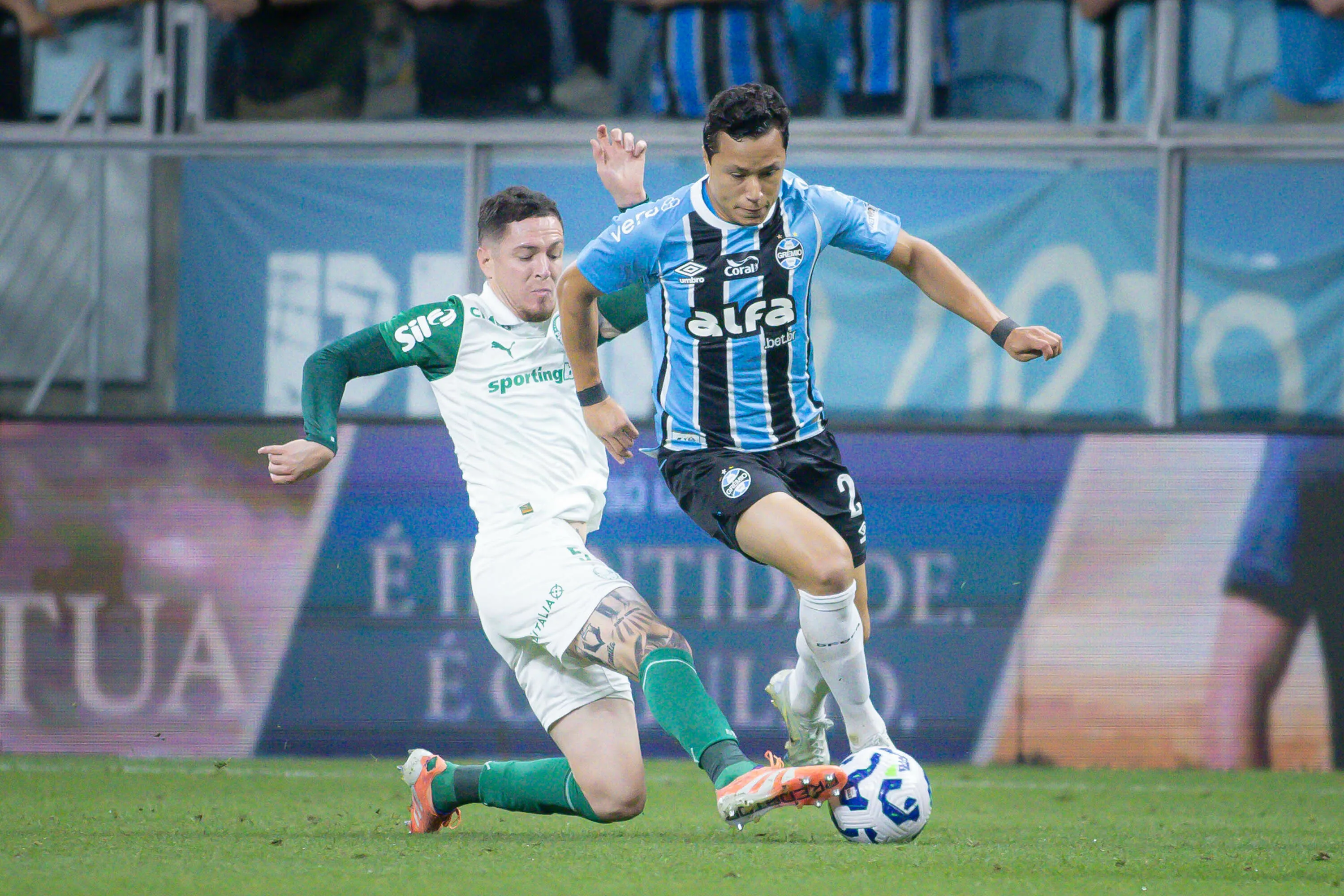 Anibal Moreno durante o jogo contra o Grêmio. Foto: Maxi Franzoi/AGIF