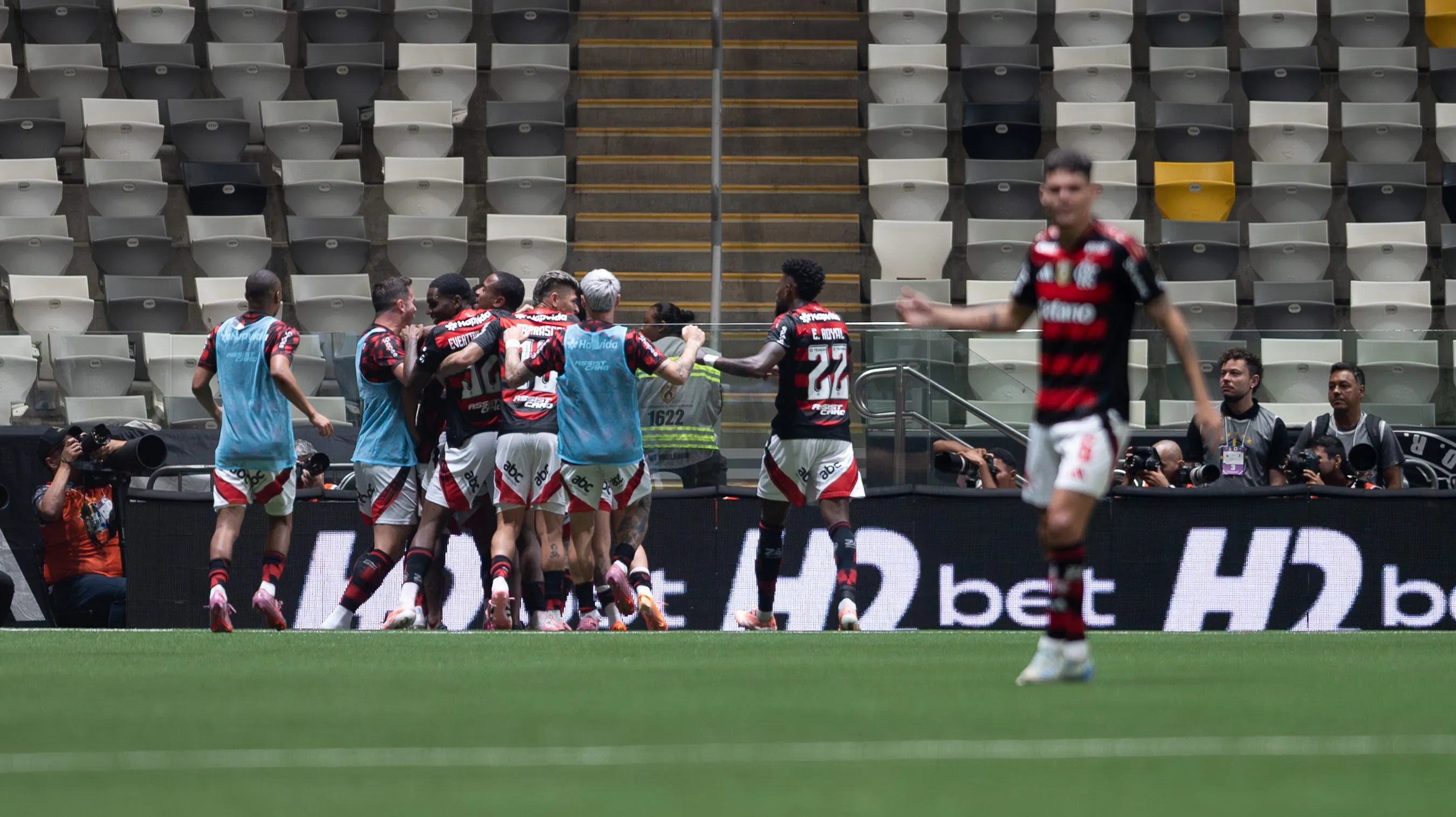 Bruno Henrique marca e Flamengo aumenta vantagem após empate com o Galo. Foto: Alessandra Torres/AGIF