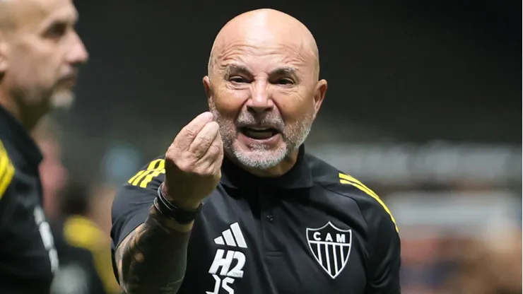 Sampaoli destaca a importância da chegada de reforços para 2026 - Foto: Gilson Lobo/AGIF