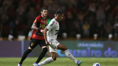 PE - RECIFE - 26/07/2025 - BRASILEIRO A 2025, SPORT X SANTOS - Sousa jogador do Santos durante a partida entre Sport e Santos no Estadio da Ilha do Retiro em Recife (PE), pelo campeonato brasileiro Serie A.