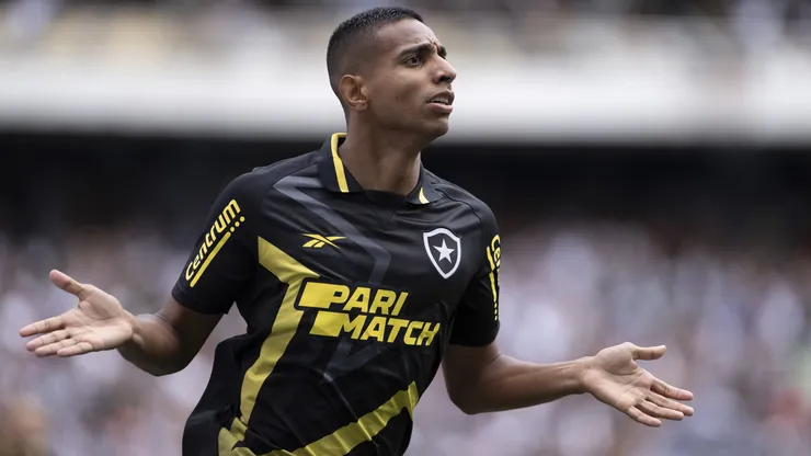 RJ - RIO DE JANEIRO - 18/02/2024 - CARIOCA 2024, BOTAFOGO X VASCO - Victor Sa jogador do Botafogo comemora seu gol anulado durante partida contra o Vasco no estadio Engenhao pelo campeonato Carioca 2024. Foto: Jorge Rodrigues/AGIF