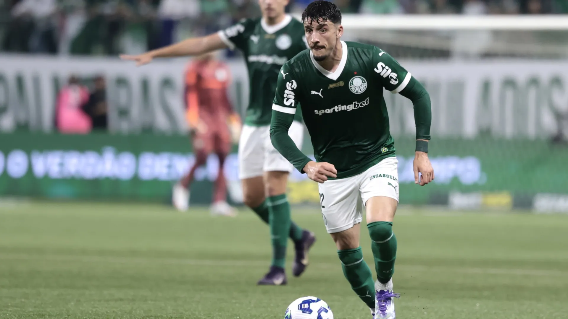 Piquerez em ação pelo Palmeiras no Allianz Parque, pelo Campeonato Brasileiro – Foto: Marcello Zambrana/AGIF