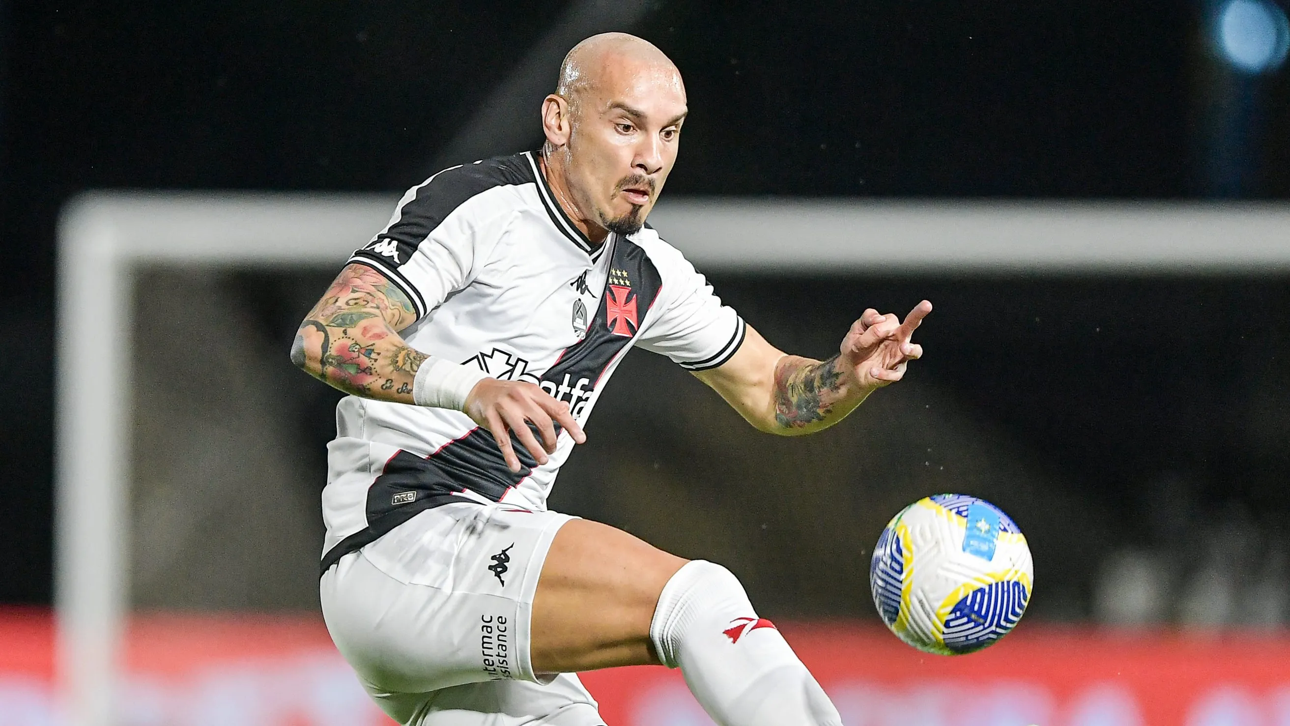 Maicon jogador do Vasco durante partida contra o Athletico-PR no estadio Sao Januario pelo campeonato Brasileiro A 2024. Foto: Thiago Ribeiro/AGIF