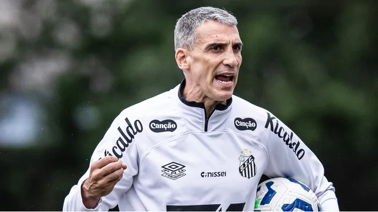 Treinador segue fazendo testes - Foto: Raul Baretta/Santos FC.