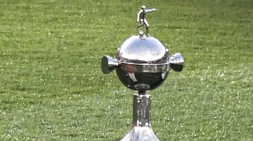 Troféu da Copa Libertadores. (Photo by Marcelo Endelli/Getty Images)