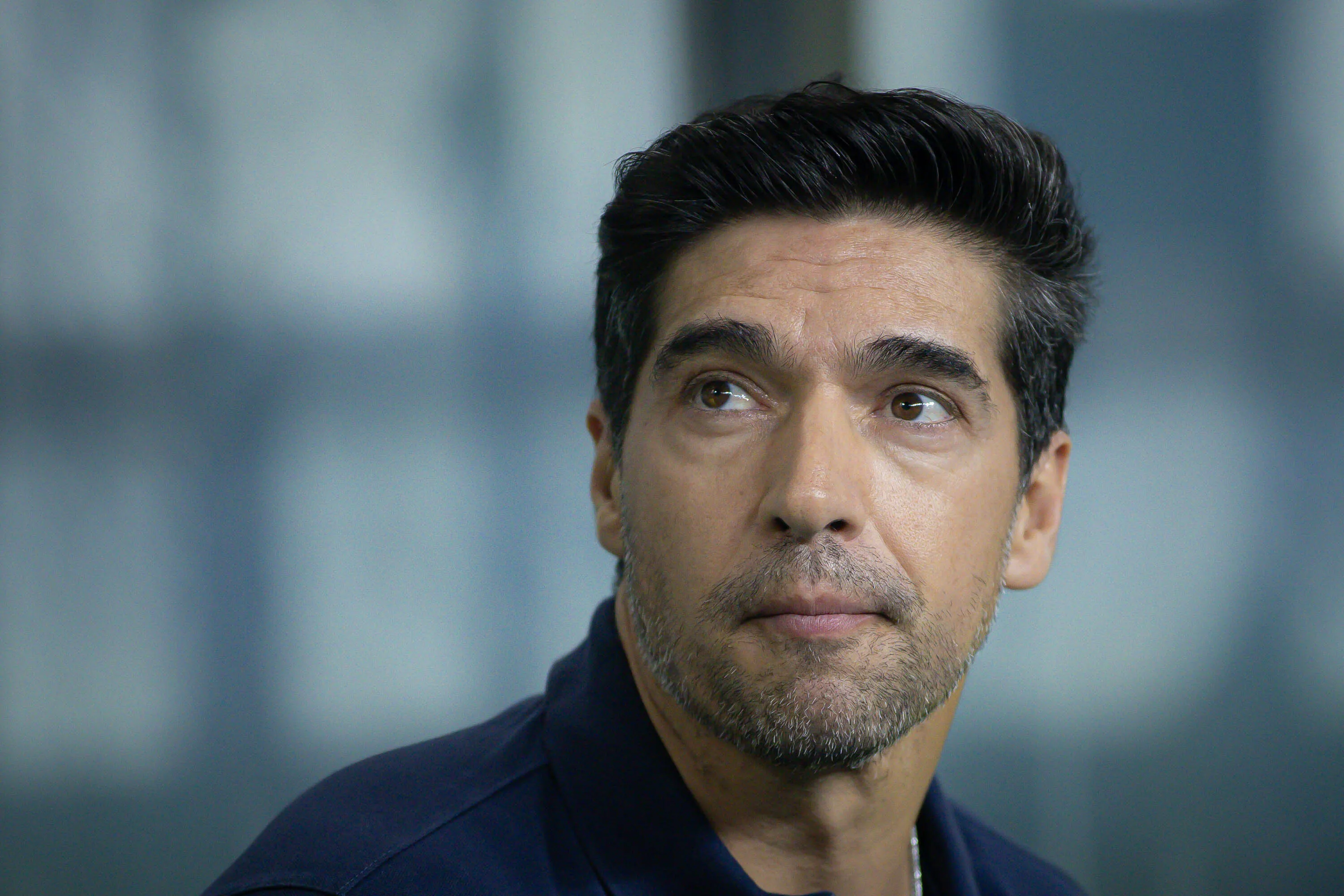 Abel analisou queda do Palmeiras na reta final do Brasileirão e condicionou o fato a erros da arbitragem; Casares discordou – Foto: Maxi Franzoi/AGIF