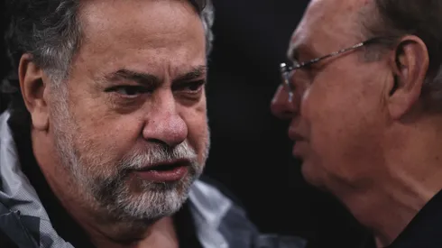 SP - SAO PAULO - 20/11/2025 - BRASILEIRO A 2025, CORINTHIANS X SAO PAULO - Osmar Stabile presidente do Corinthians e Julio Casares presidente do Sao Paulo durante partida no estadio Arena Corinthians pelo campeonato Brasileiro A 2025. Foto: Ettore Chiereguini/AGIF