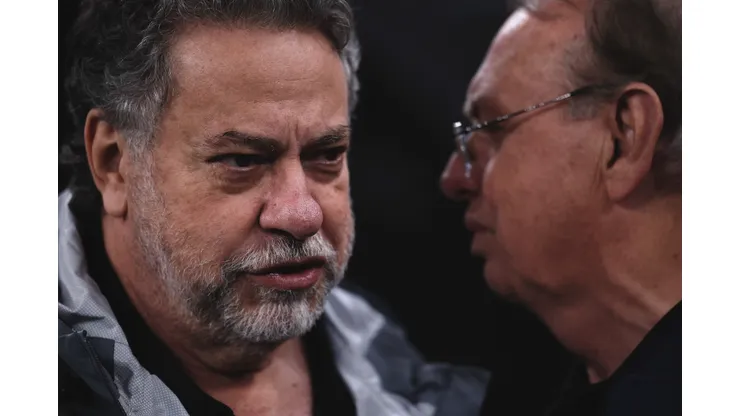 SP - SAO PAULO - 20/11/2025 - BRASILEIRO A 2025, CORINTHIANS X SAO PAULO - Osmar Stabile presidente do Corinthians e Julio Casares presidente do Sao Paulo durante partida no estadio Arena Corinthians pelo campeonato Brasileiro A 2025. Foto: Ettore Chiereguini/AGIF