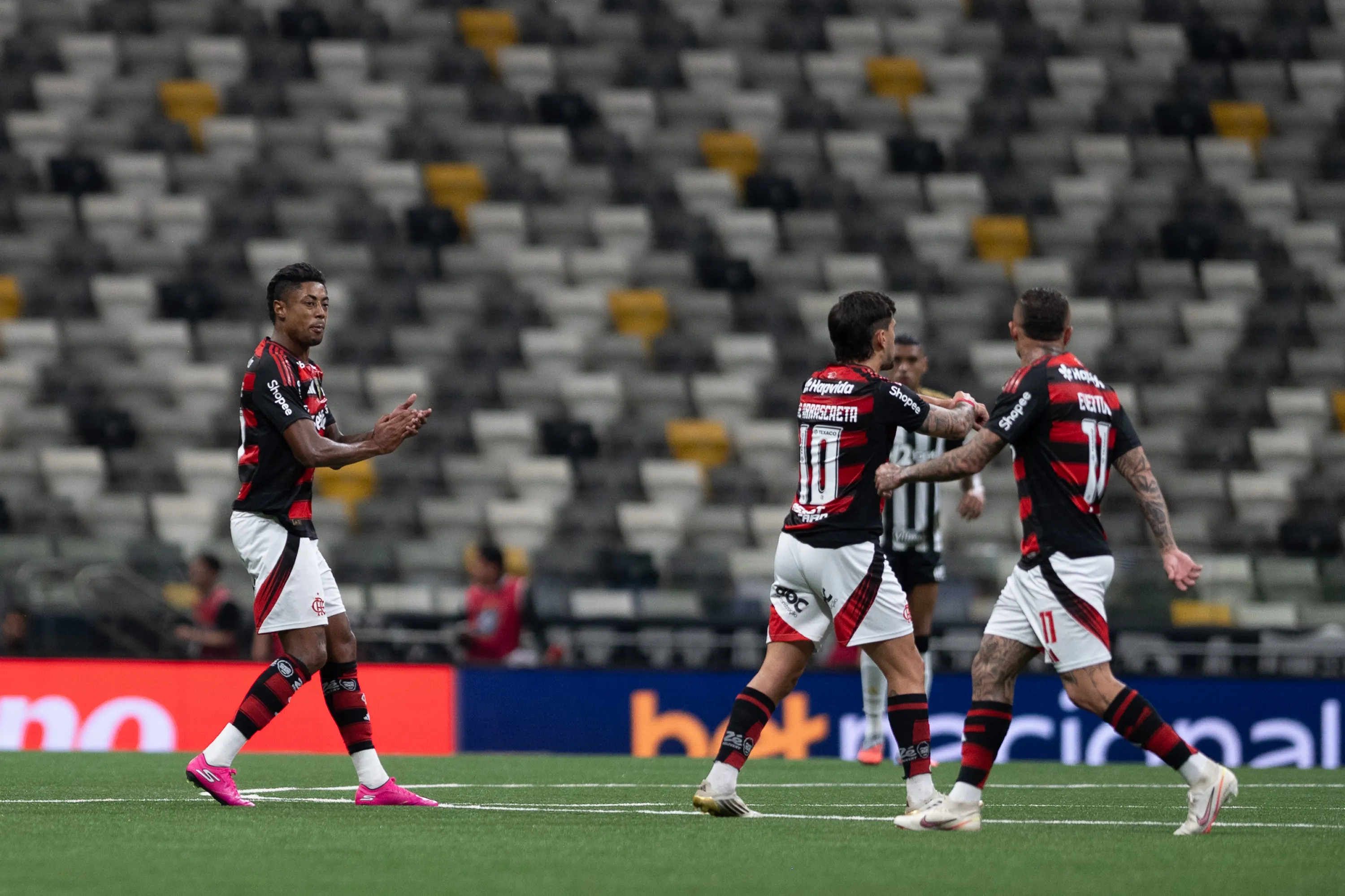 Arrascaeta, Jorginho, Cebolinha e Bruno Henrique entraram no segundo tempo.  Foto: Alessandra Torres/AGIF
