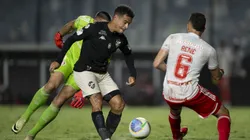 RJ - RIO DE JANEIRO - 21/11/2024 - BRASILEIRO A 2024, VASCO X INTERNACIONAL - Philippe Coutinho jogador do Vasco durante partida contra o Internacional no estadio Sao Januario pelo campeonato Brasileiro A 2024. Foto: Jorge Rodrigues/AGIF