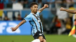 Marcos Rocha, lateral-direito do Grêmio em partida pelo campeonato brasileiro (Foto: Pedro H. Tesch/Getty Images)