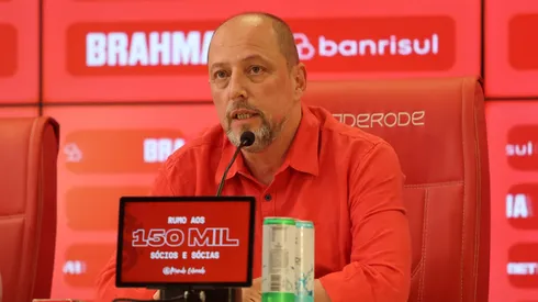 Alessandro Barcellos, presidente do Internacional em entrevista coletiva (Foto: Ricardo Duarte / Internacional)