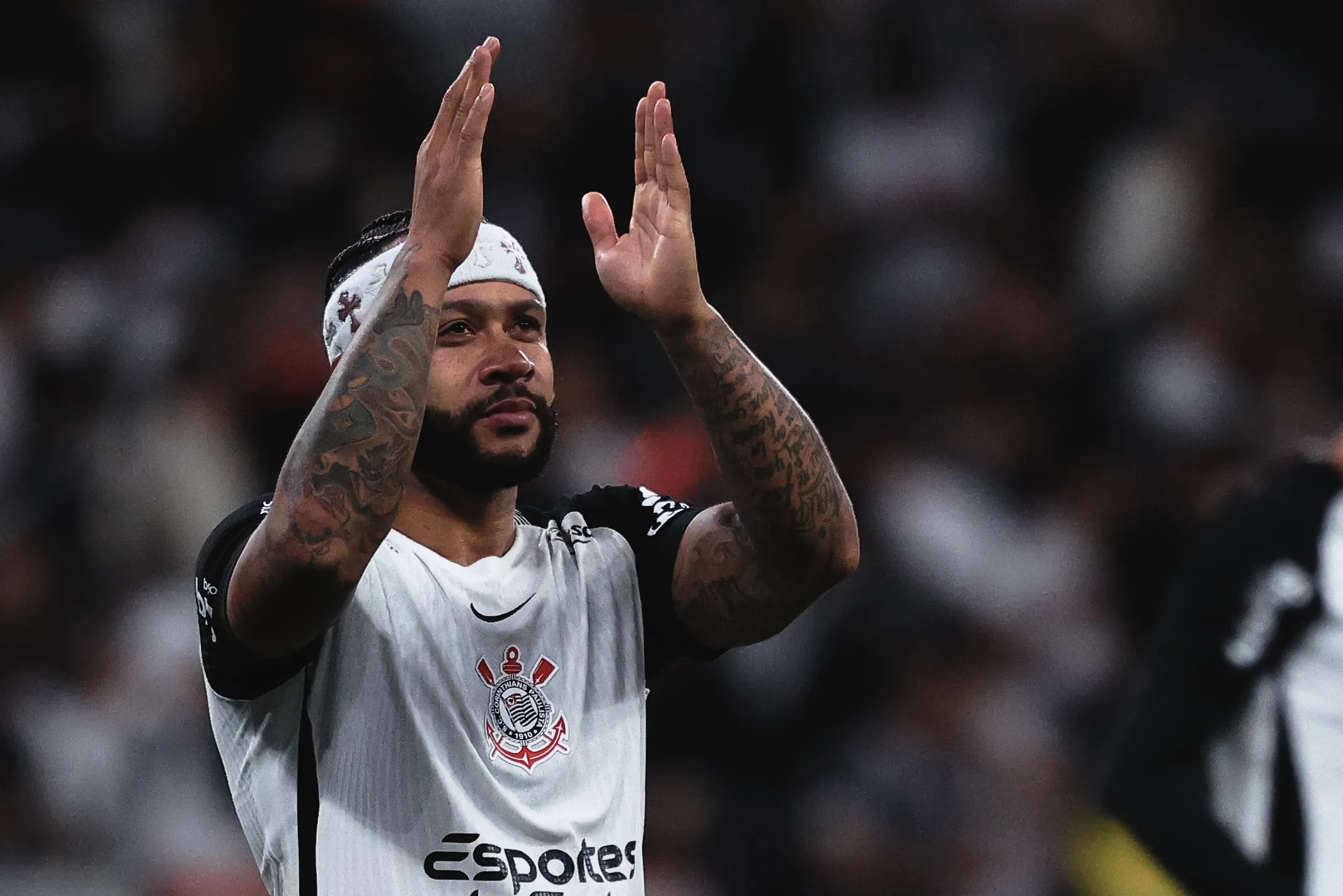 Memphis Depay, jogador do Corinthians, comemora apos partida contra o Sao Paulo no estadio Arena Corinthians pelo campeonato Brasileiro A 2025. Foto: Ettore Chiereguini/AGIF