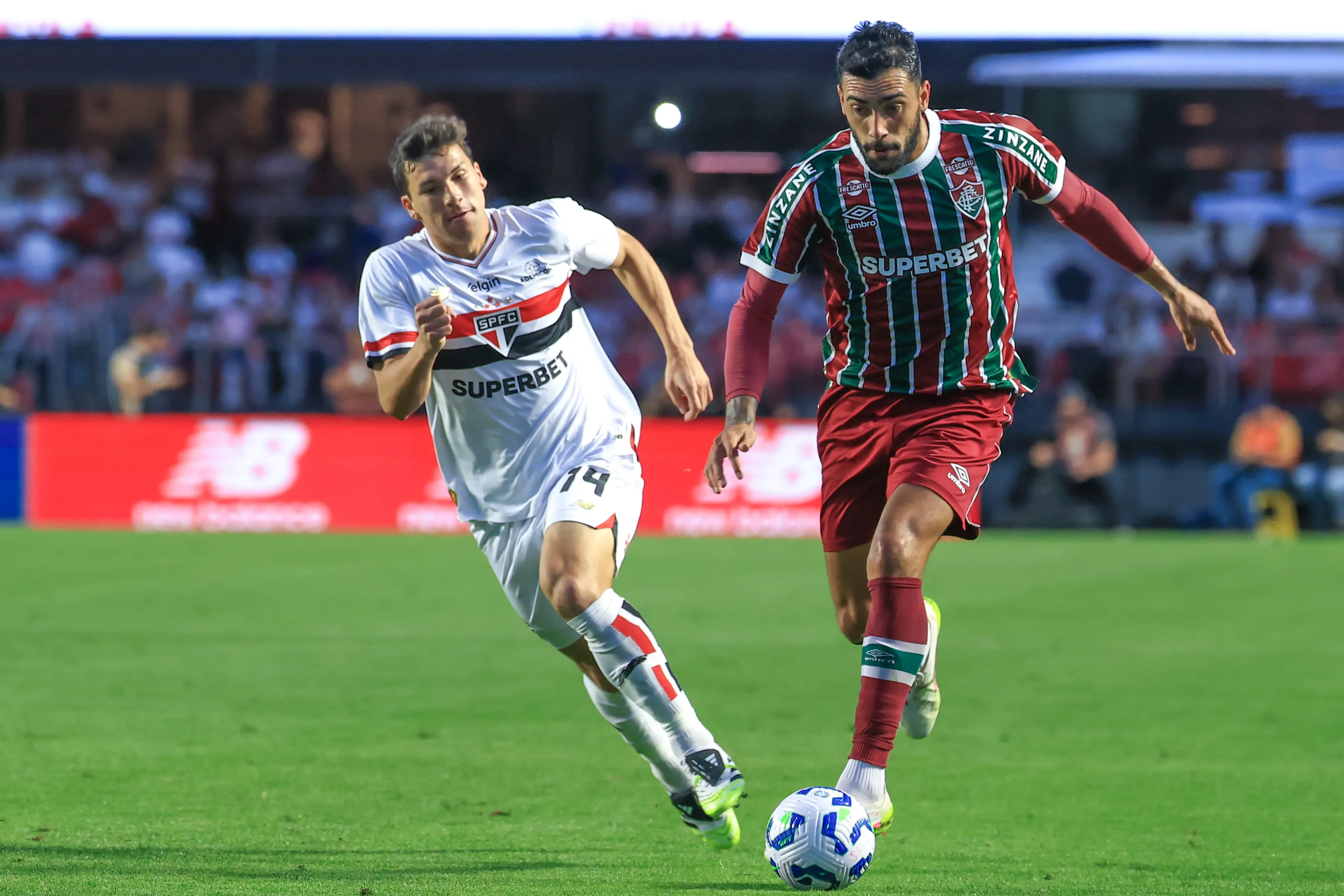 Juan Freytes jogador do Fluminense durante partida contra o Sao Paulo no estadio Morumbi pelo campeonato Brasileiro A 2025. Foto: Marcello Zambrana/AGIF