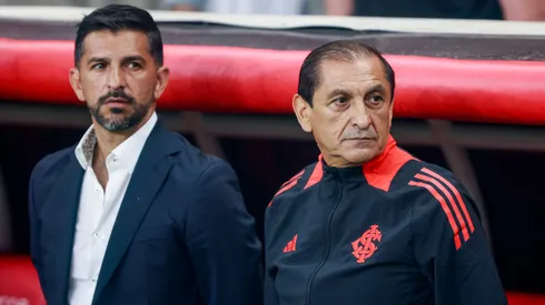 Ramon Diaz, técnico do Internacional, durante partida contra o Santos no estadio Beira-Rio pelo campeonato Brasileiro A 2025. Foto: Luiz Erbes/AGIF