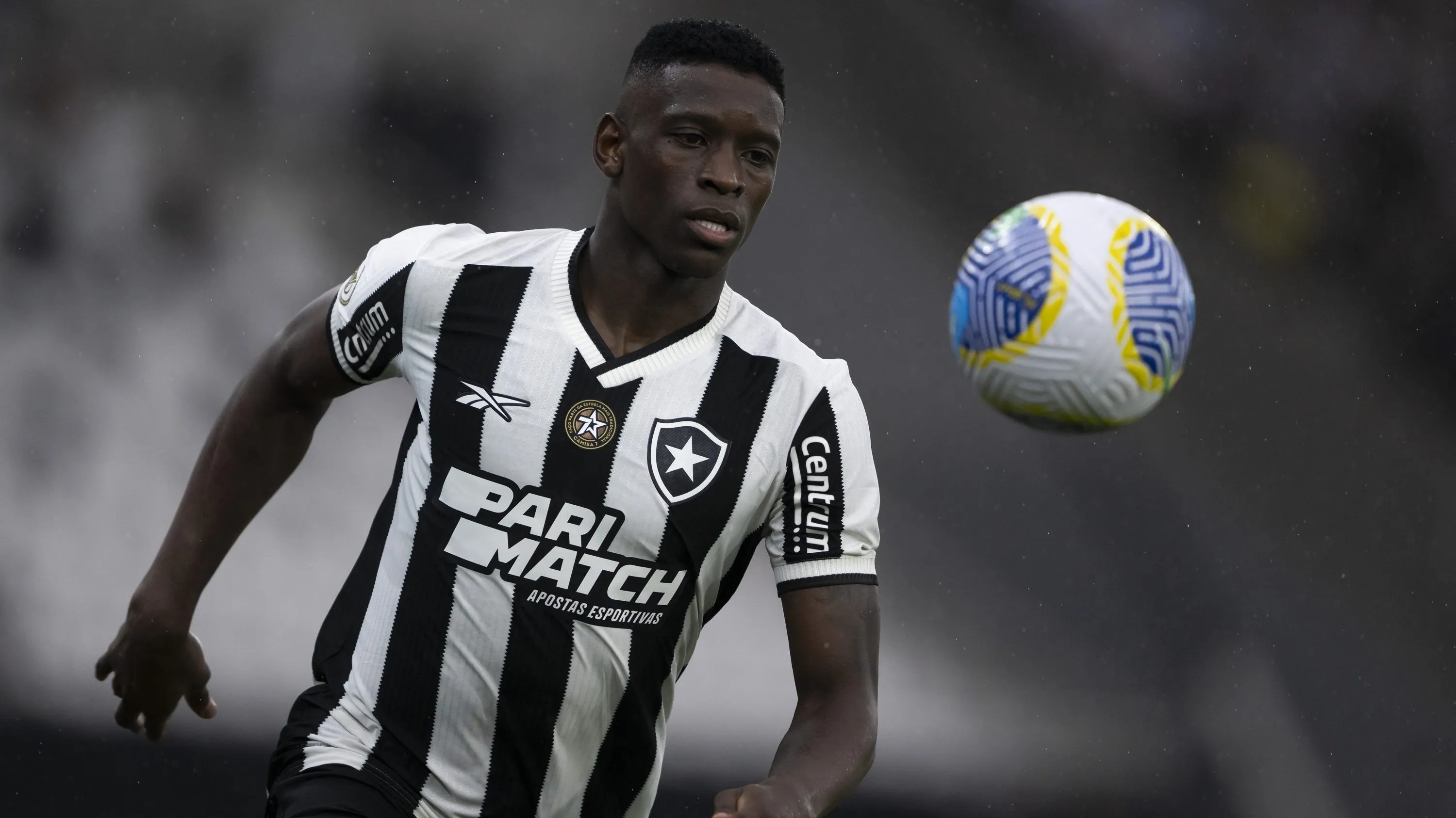 Luiz Henrique foi determinante para as conquistas do Botafogo – Foto: Jorge Rodrigues/AGIF