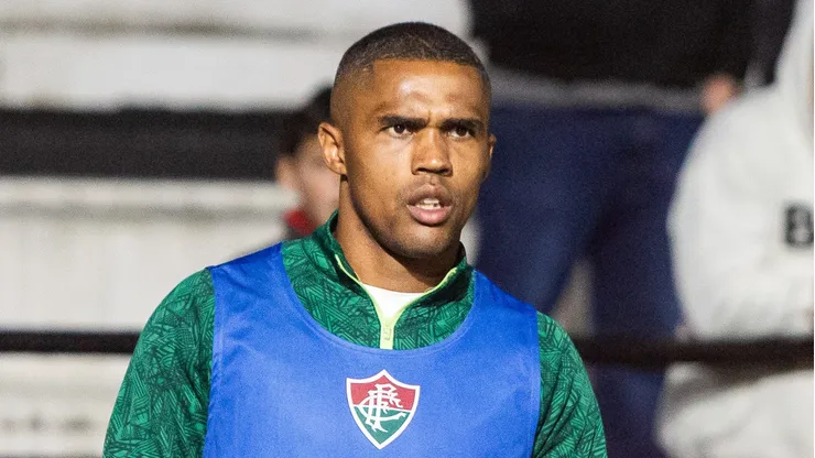 Douglas Costa não foi bem pelo Fluminense.