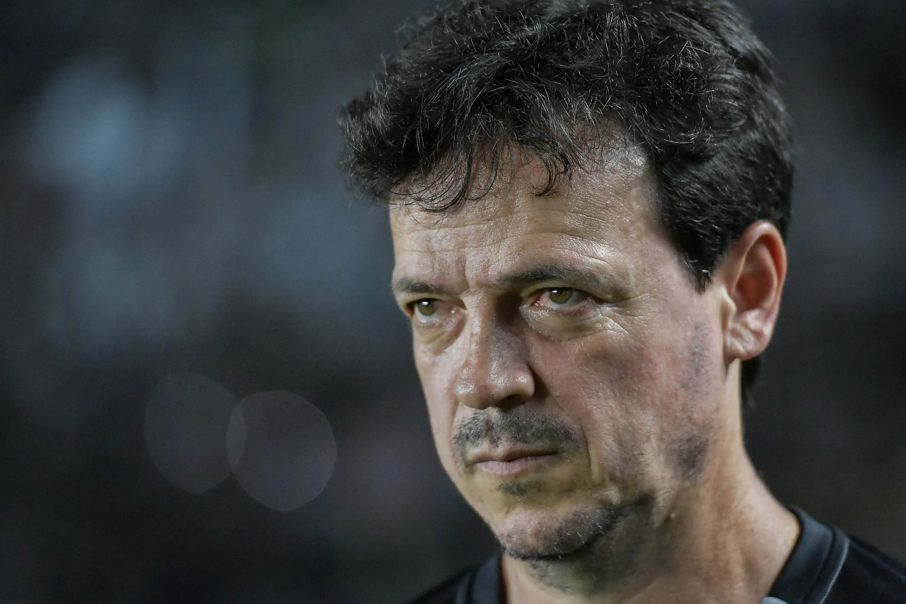 Fernando Diniz tecnico do Vasco durante partida contra o Sao Paulo no estadio Sao Januario pelo campeonato Brasileiro A 2025. Foto: Thiago Ribeiro/AGIF