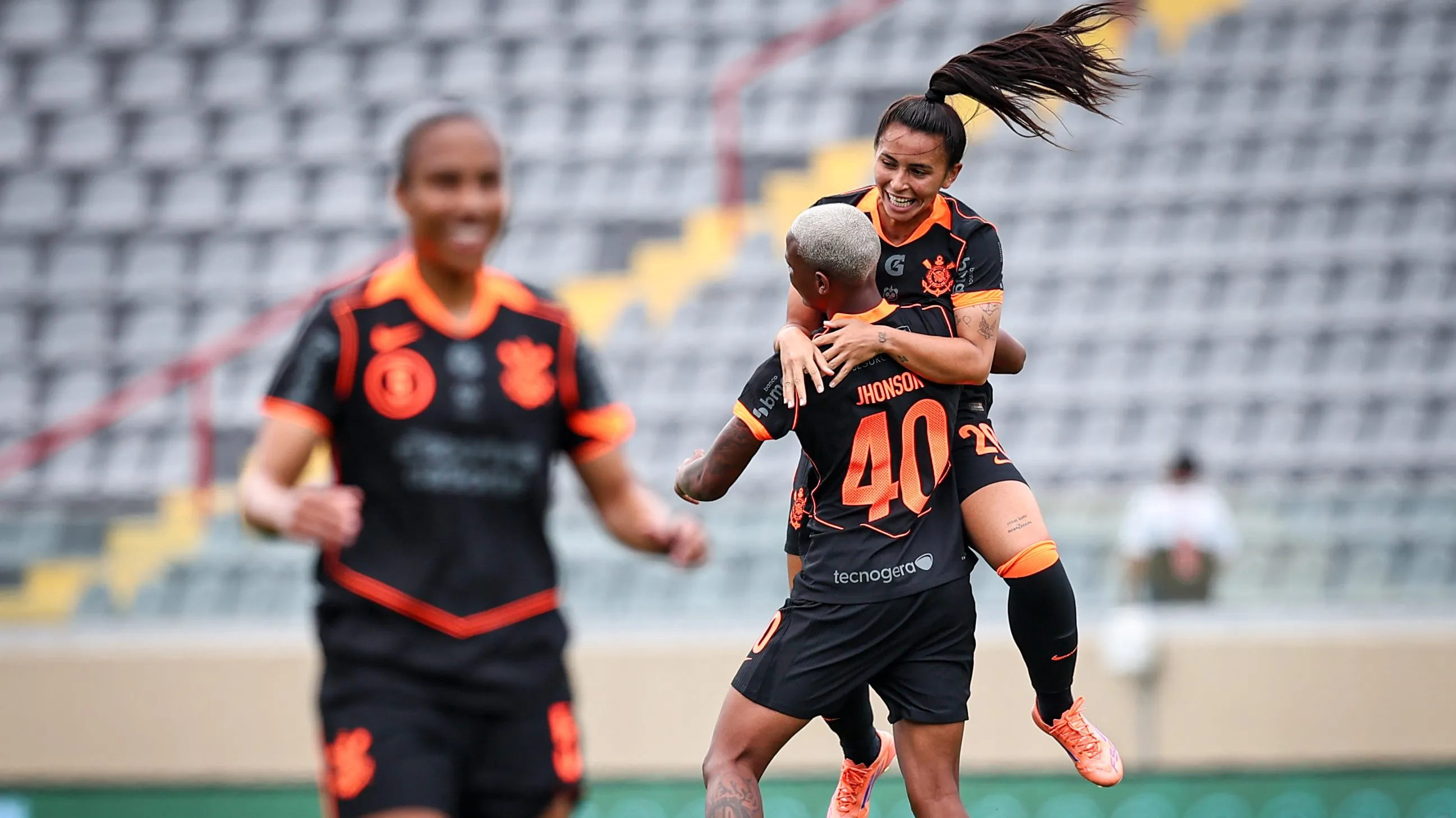 Jogadoras do time feminino do Corinthians celebram gol no Paulistão Feminino