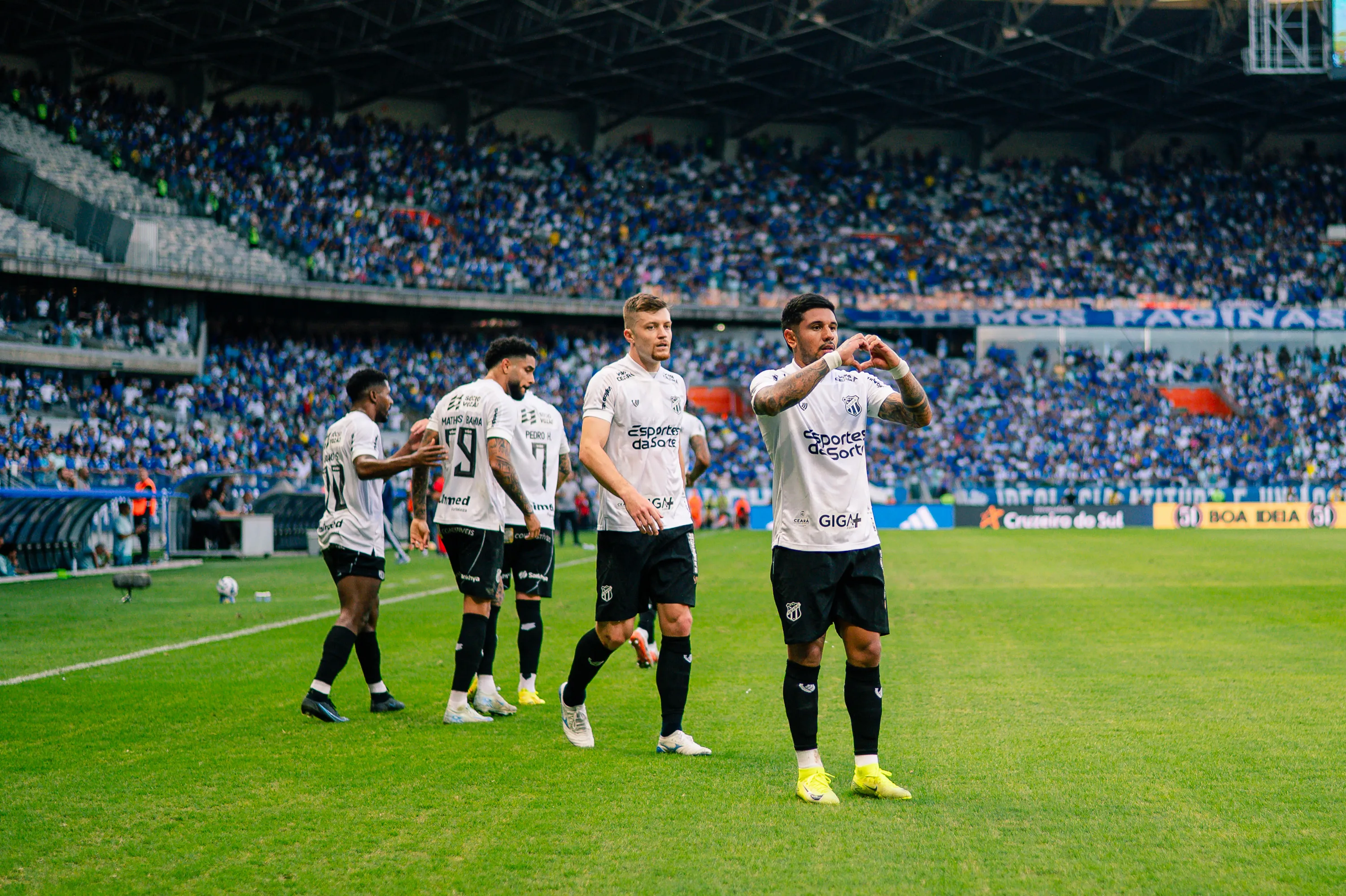Galeano comemorando o gol do primeiro turno. Foto: Alessandra Torres/AGIF
