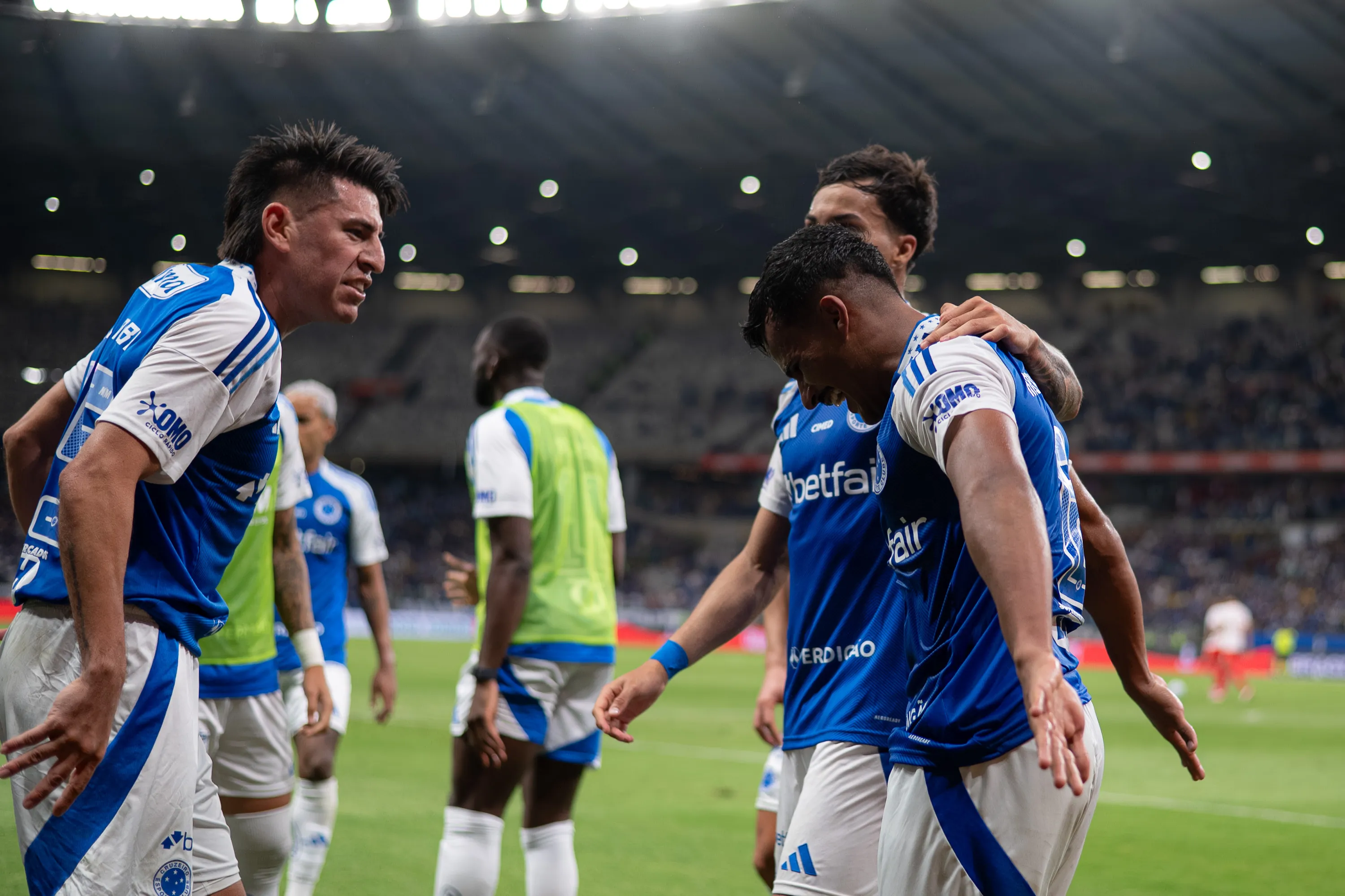 Kaiki Bruno jogador do Cruzeiro comemora seu gol durante partida contra o Bragantino. Foto: Alessandra Torres/AGIF