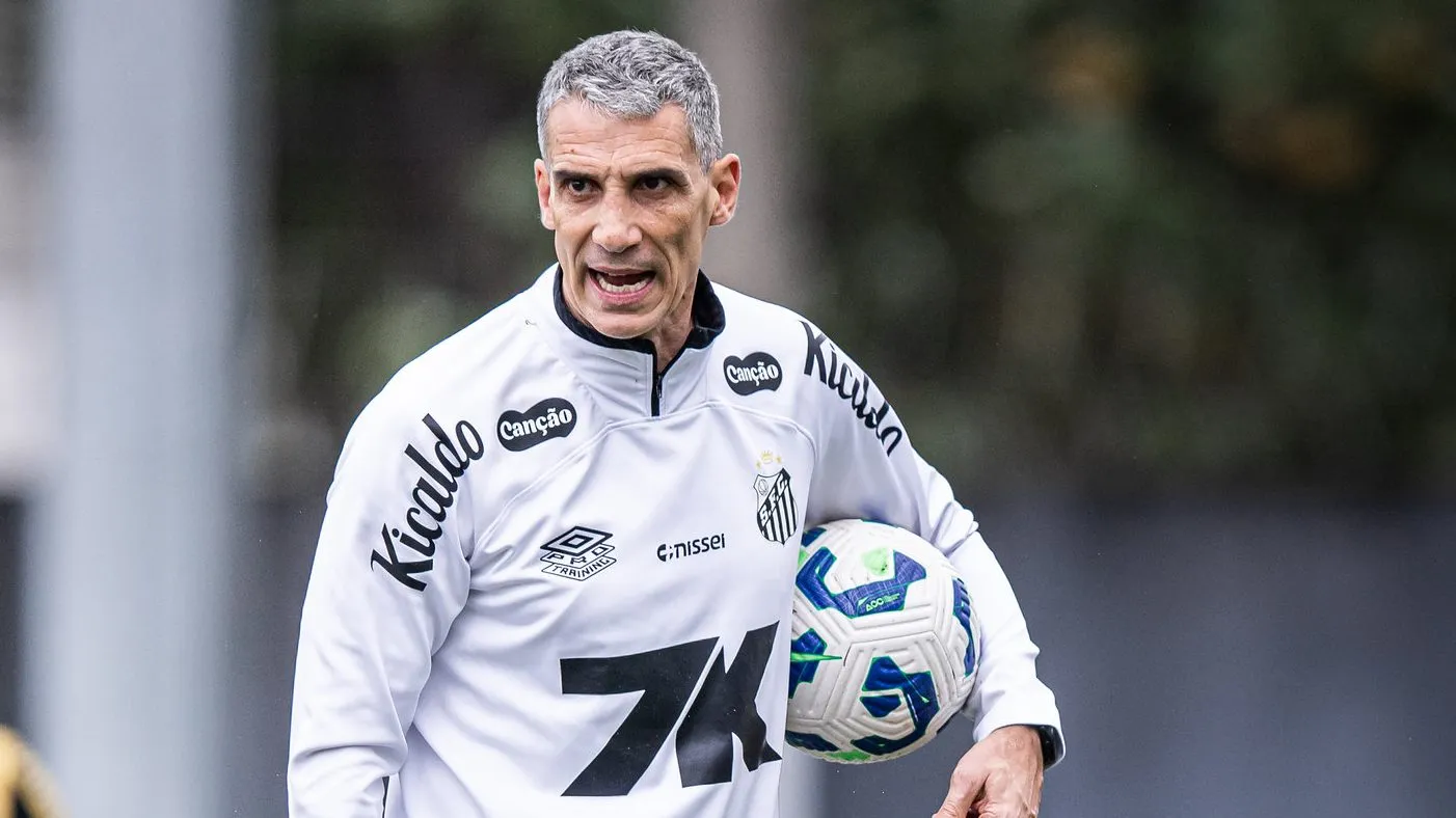 Vojvoda treina o Peixe, mas não sabe se vai poder contar com Lautaro – Foto: Raul Baretta/ Santos FC.